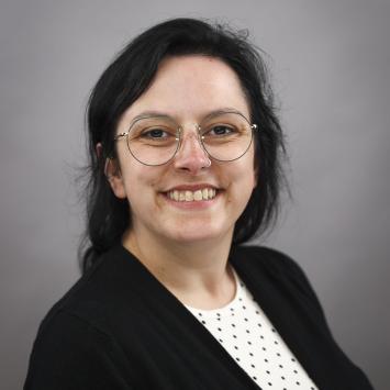 Headshot of Holly Elkins